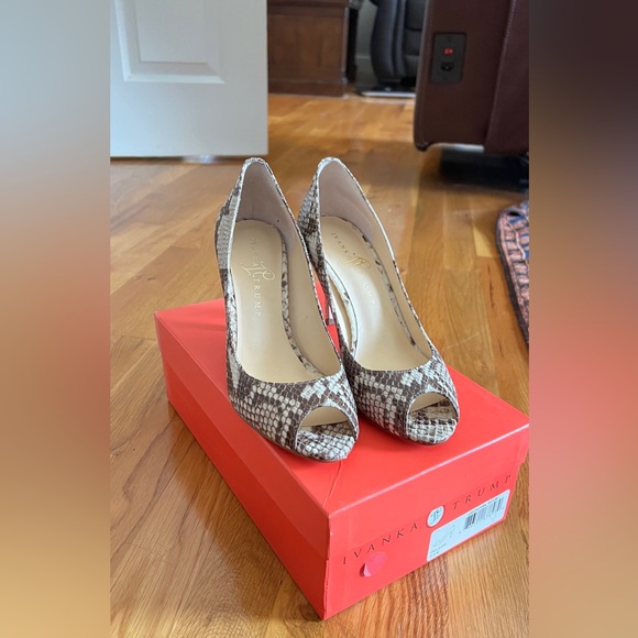 Ivanka Trump Heels - Picture 6 of 8